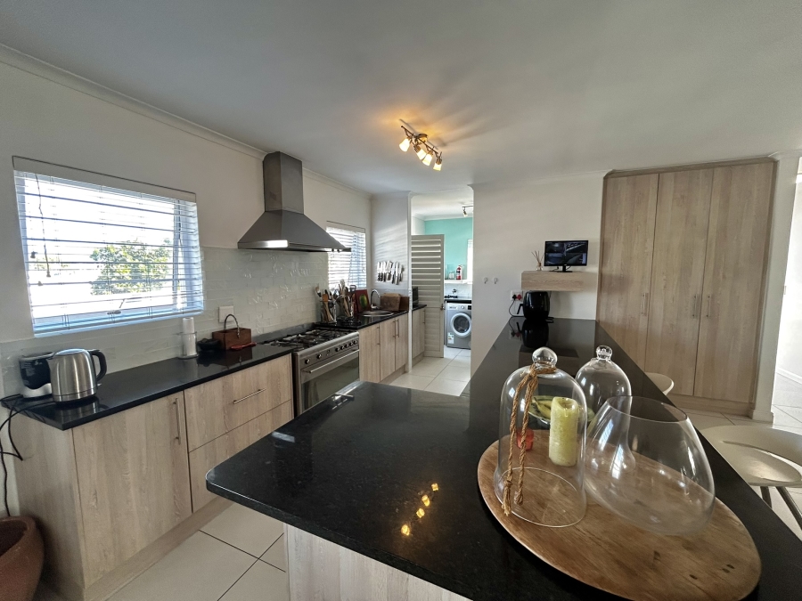 To Let 4 Bedroom Property for Rent in Sunningdale Western Cape
